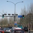 Bảng điều khiển năng lượng mặt trời Màu xanh đỏ Đèn giao thông tự động Cực Q345 Dành cho người đi bộ qua đường